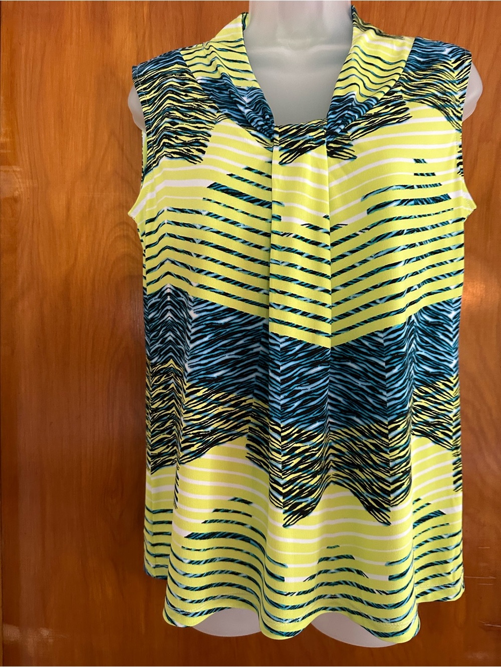 Dana Buchman NWT Abstract Print Sleeveless Blouse Med